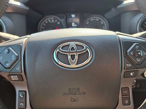 Used 2022 Toyota Tacoma TRD Off-Road w/ Technology Package AWD/4WD image 28