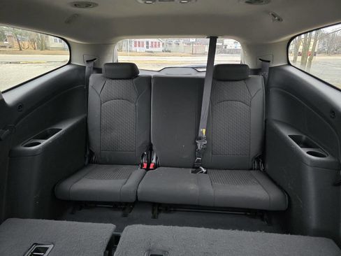 Used 2011 Chevrolet Traverse LT image 15