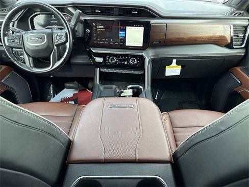Used 2024 GMC Sierra 2500 Denali Ultimate image 15