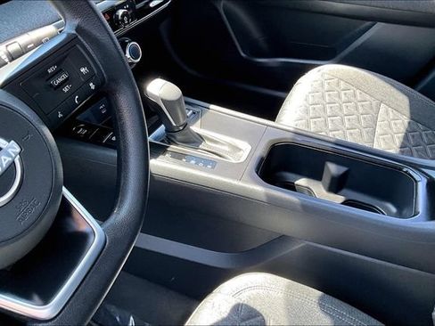 Certified 2025 Nissan Kicks SV FWD image 17