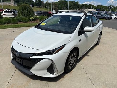 Used 2022 Toyota Prius Prime XLE FWD image 3