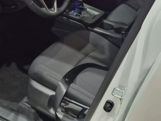 New 2026 Toyota Corolla Cross LE w/ Moonroof Package FWD image 4