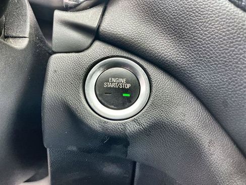 Used 2023 Chevrolet Equinox LT FWD image 16