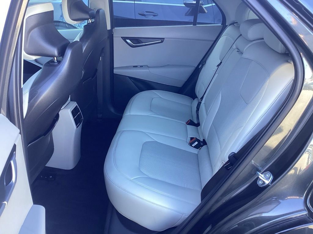 Certified 2023 Kia Niro Wind w/ Wind Preserve Package FWD image 17