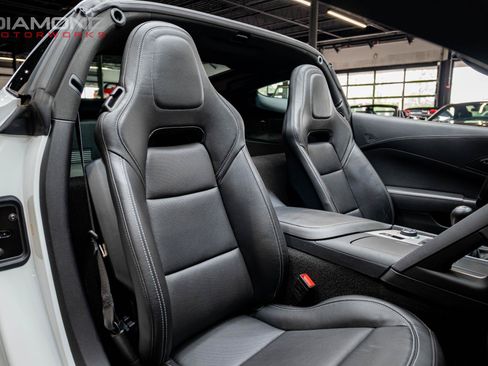 Used 2019 Chevrolet Corvette Stingray Coupe w/ 1LT RWD image 18
