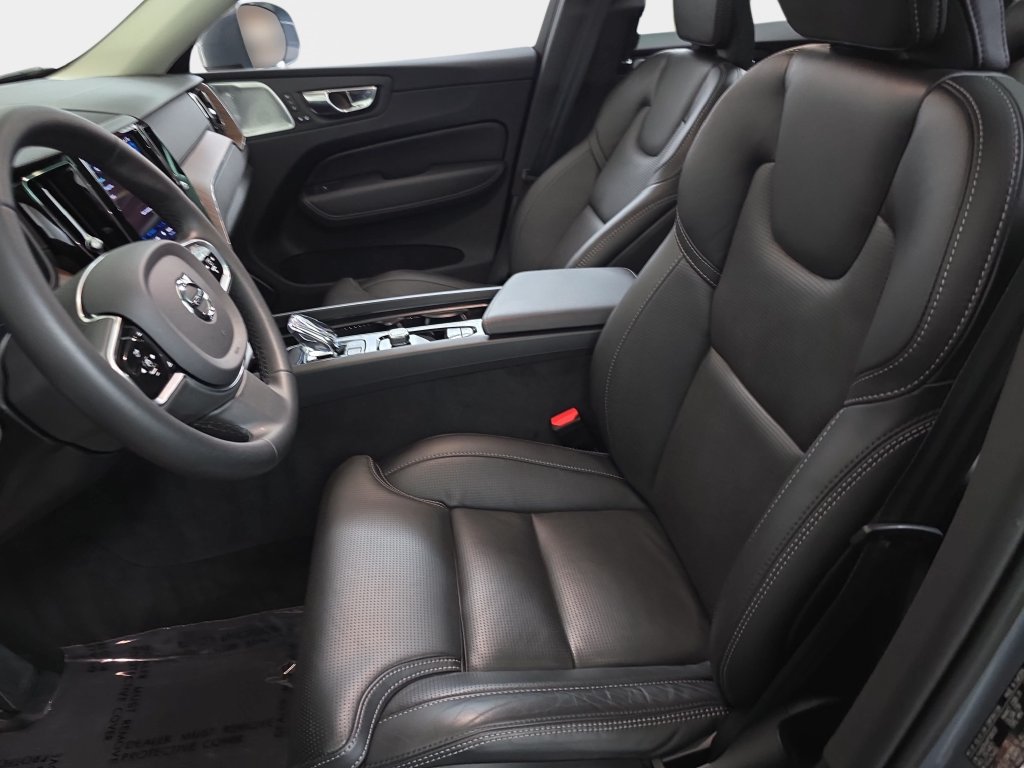Used 2023 Volvo XC60 B6 Ultimate w/ Protection Package Premier AWD/4WD image 17