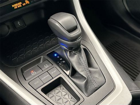Certified 2022 Toyota RAV4 LE FWD image 24