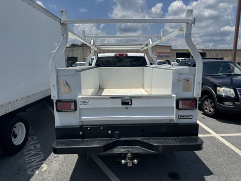 Used 2025 RAM 2500 Tradesman w/ Chrome Appearance Group AWD/4WD image 5