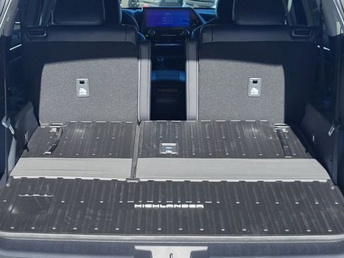 New 2026 Toyota Highlander Platinum image 18