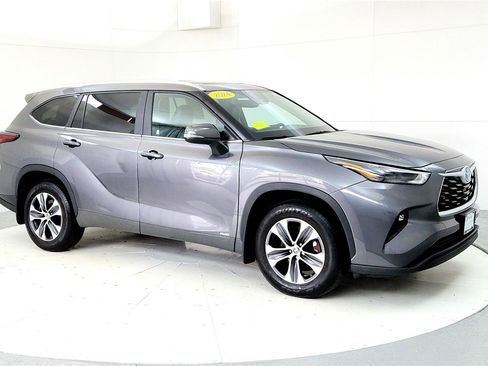 Used 2024 Toyota Highlander XLE image 7