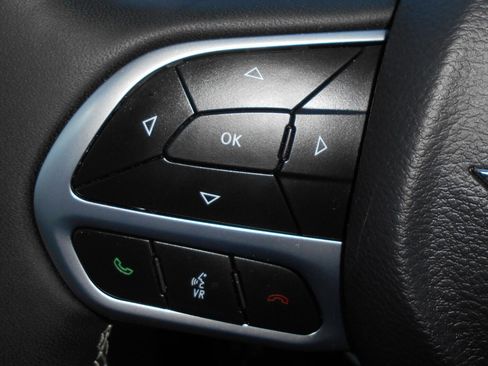 Certified 2024 Chrysler Pacifica Touring-L image 20