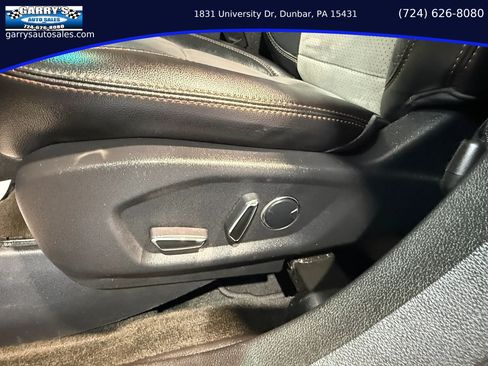 Used 2017 Ford Explorer XLT w/ Equipment Group 202A AWD/4WD image 17