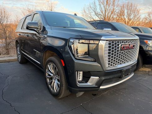 Used 2021 GMC Yukon Denali w/ Denali Premium Package image 4