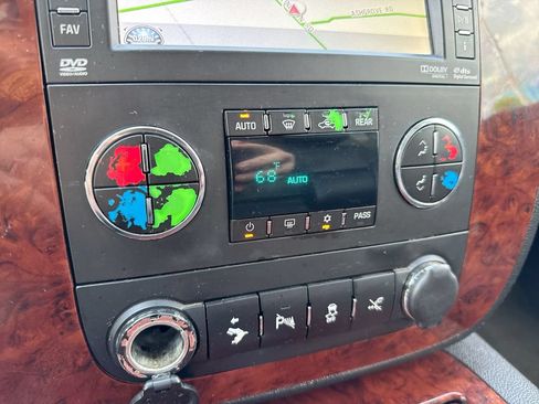 Used 2013 Chevrolet Suburban LTZ AWD/4WD image 17