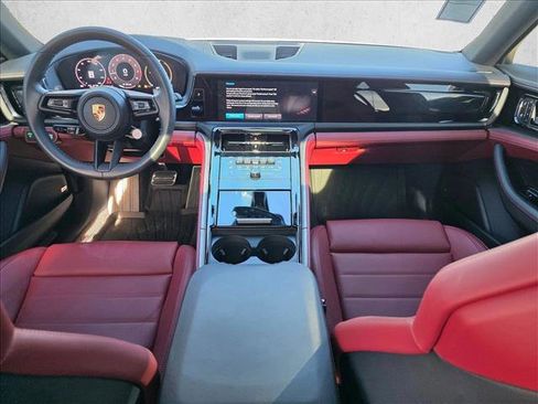 Used 2024 Porsche Panamera image 19