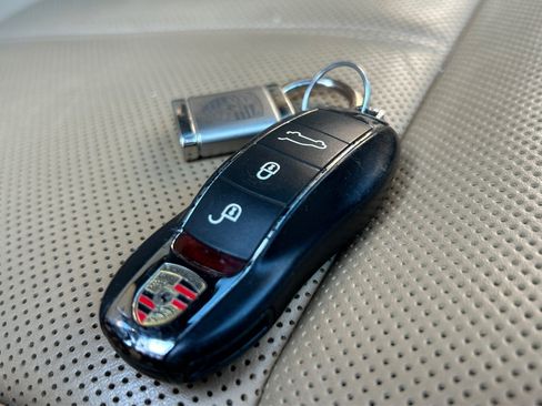 Used 2016 Porsche Cayenne image 33