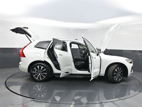 Used 2023 Volvo XC60 B5 Plus w/ Protection Package Premier image 33