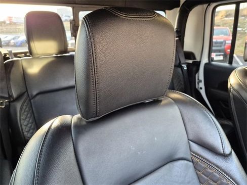 Used 2023 Jeep Gladiator Overland image 12