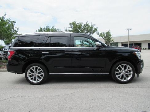 Used 2019 Ford Expedition Platinum AWD/4WD image 2