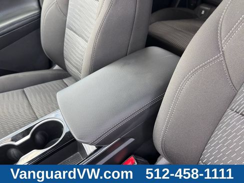 Used 2026 Chevrolet Equinox LT AWD/4WD image 13