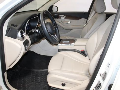 Used 2021 Mercedes-Benz GLC 300 4MATIC image 8