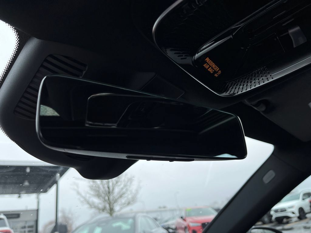 Used 2025 Mercedes-Benz C 300 4MATIC Sedan image 26
