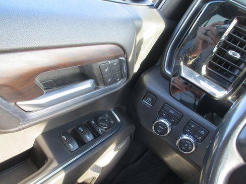 Certified 2022 GMC Sierra 1500 SLT w/ SLT Convenience Package image 28