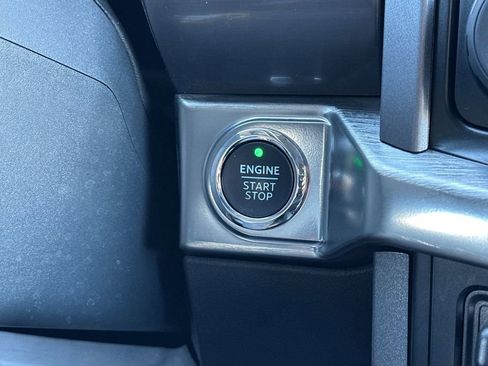 Used 2023 Ford F150 Lariat w/ Trailer Tow Package image 22