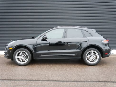 Used 2025 Porsche Macan image 2