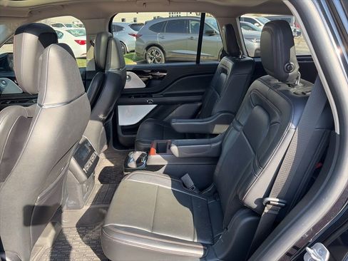 Used 2020 Lincoln Aviator Reserve w/ Equipment Group 202A image 10