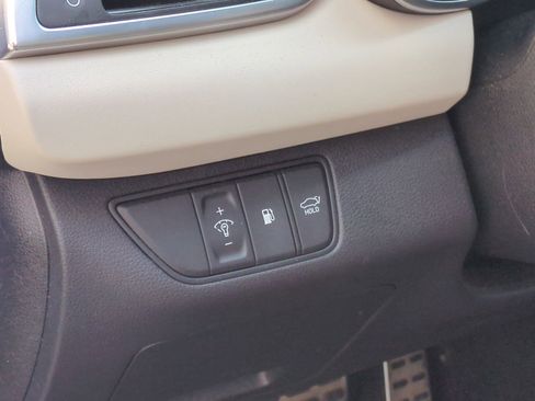 Used 2023 Genesis G70 3.3T image 17