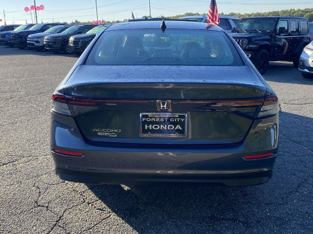 Certified 2025 Honda Accord SE image 4