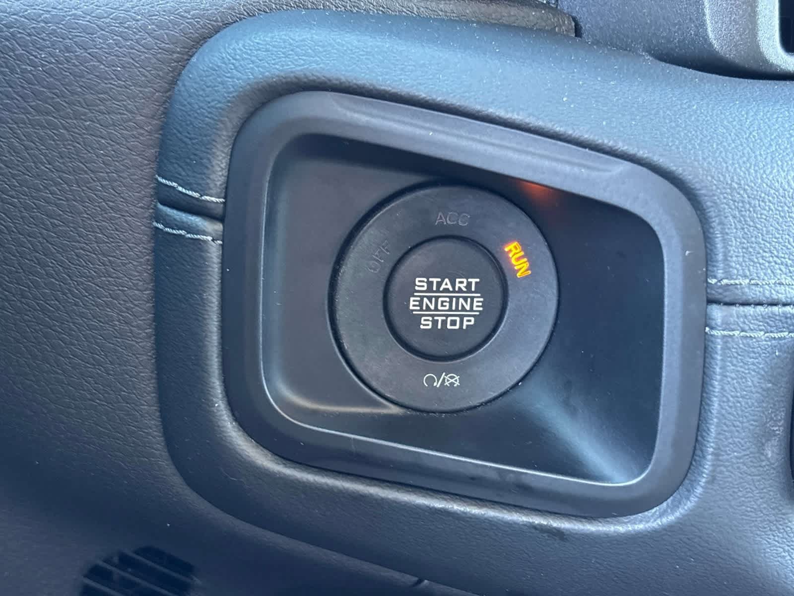 Used 2024 Jeep Wrangler Unlimited Sahara AWD/4WD image 31
