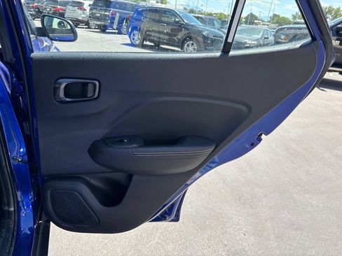 Used 2022 Hyundai Venue Limited FWD image 12