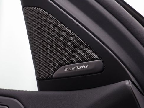 New 2026 BMW X6 xDrive40i w/ Climate Comfort Package image 7