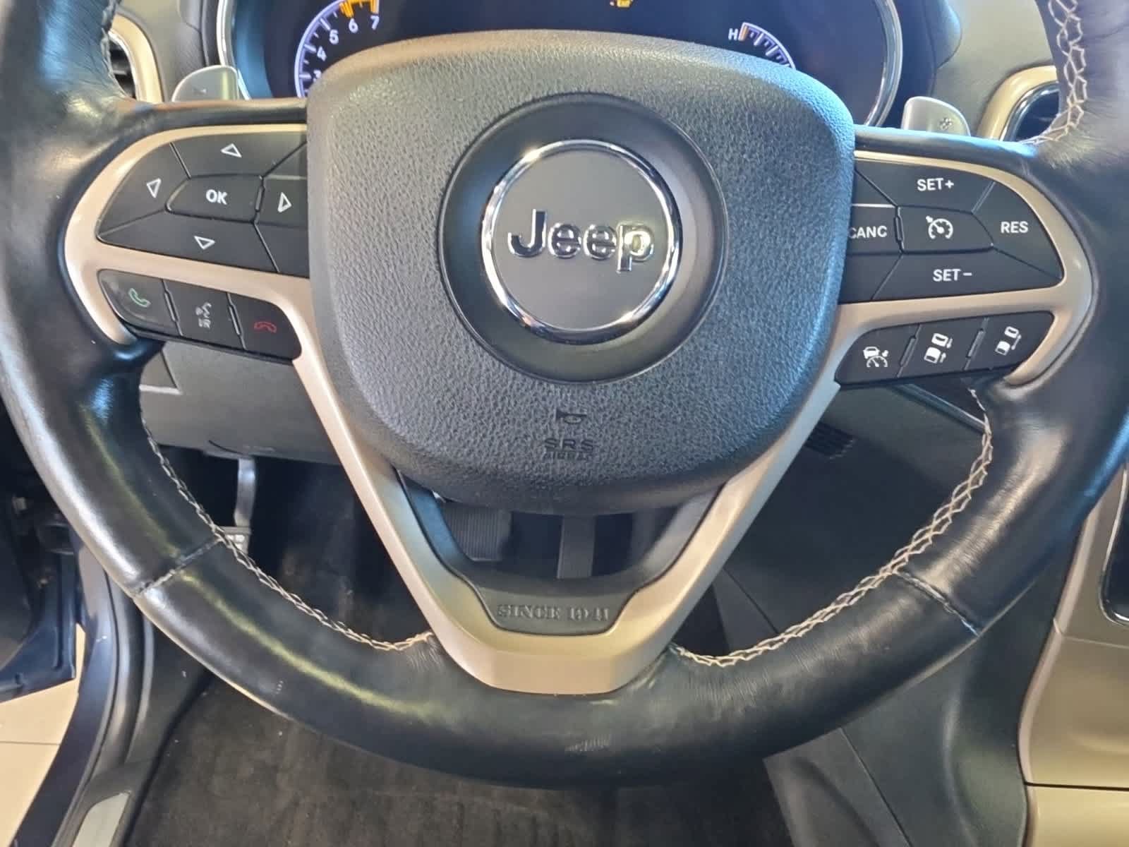 Used 2015 Jeep Grand Cherokee Overland w/ Advanced Technology Group AWD/4WD image 21