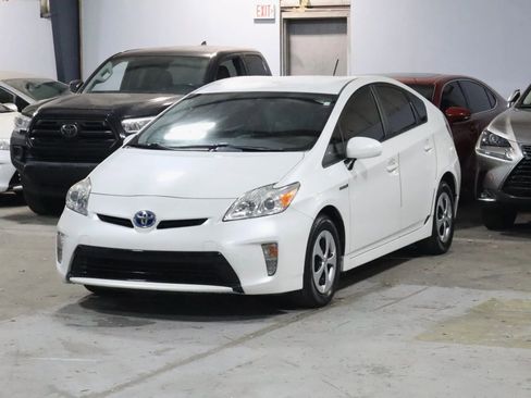 Used 2015 Toyota Prius Two image 1