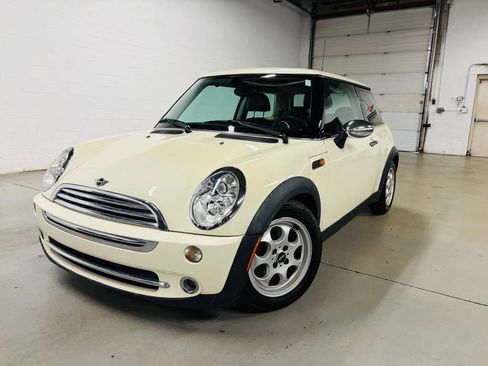 Used 2005 MINI Cooper Hardtop FWD image 1