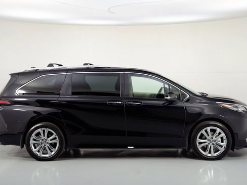 Used 2024 Toyota Sienna Platinum image 56