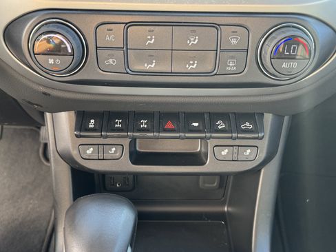 Used 2022 Chevrolet Colorado ZR2 w/ LPO, Door Decal Package image 23