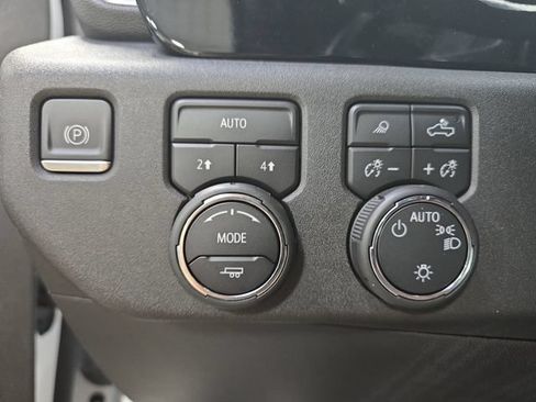 Used 2023 Chevrolet Silverado 1500 LT w/ Safety Package AWD/4WD image 28