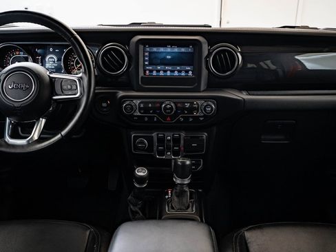 Used 2020 Jeep Wrangler Unlimited Sahara image 30