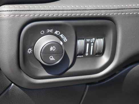 Used 2022 RAM 3500 Limited AWD/4WD image 6