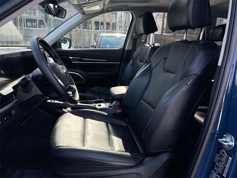 Used 2024 Kia Telluride S w/ S Sunroof Package image 13