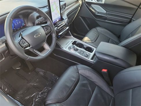 Certified 2023 Ford Explorer Platinum w/ Technology Package image 4