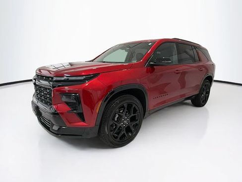 Used 2025 Chevrolet Traverse RS AWD/4WD image 3