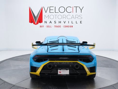 Used 2023 Lamborghini Huracan STO image 15