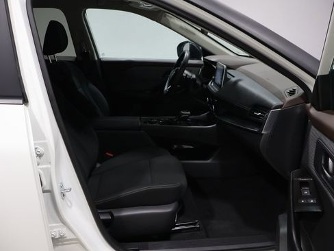 Used 2023 Nissan Rogue S image 22