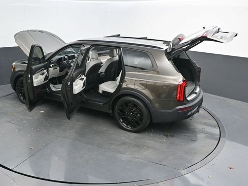 Used 2021 Kia Telluride SX w/ SX Prestige Package image 48