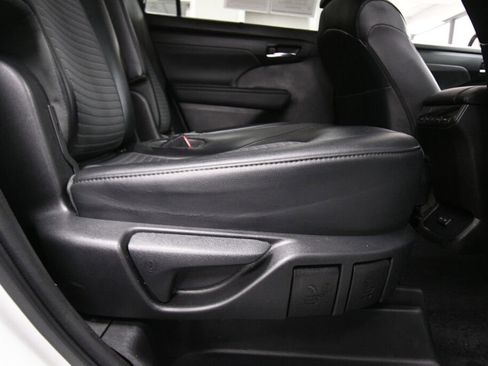Used 2022 Toyota Highlander XSE image 27